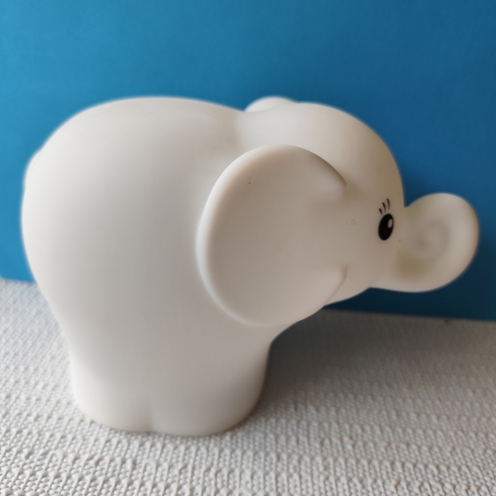 4/$50⭐️Soft Silicon Color Changing Night Light – Elephant